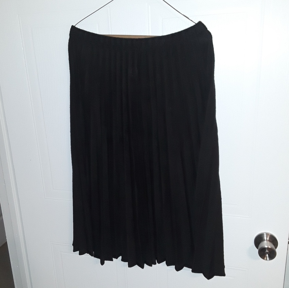 Vintage ILGWU Black Pleated Skirt